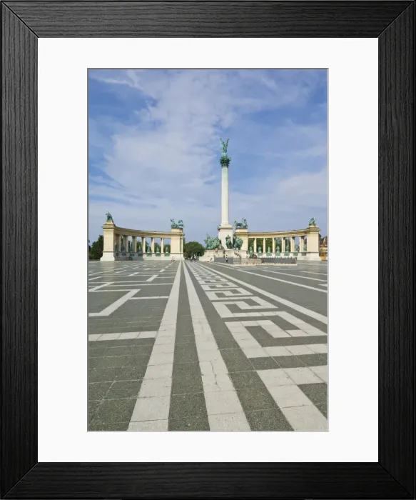 Framed Print : The Millennium monument, with archangel Gabriel on top, Heroes Square (Hosok tere) Framed Print : The Millennium monument, with archangel Gabriel on top, Heroes Square (Hosok tere)