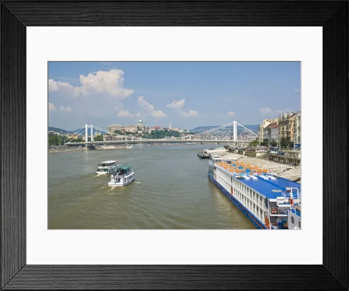 Framed Print : View of Elizabeth Bridge (Erzebet hid), and cruise boats on the River Danube Framed Print : View of Elizabeth Bridge (Erzebet hid), and cruise boats on the River Danube