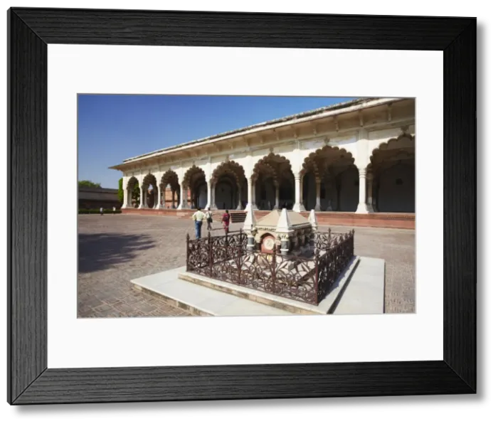Framed Print : Diwan-i-Am (Hall of Public Audiences) in Agra Fort, UNESCO World Heritage Site Framed Print : Diwan-i-Am (Hall of Public Audiences) in Agra Fort, UNESCO World Heritage Site