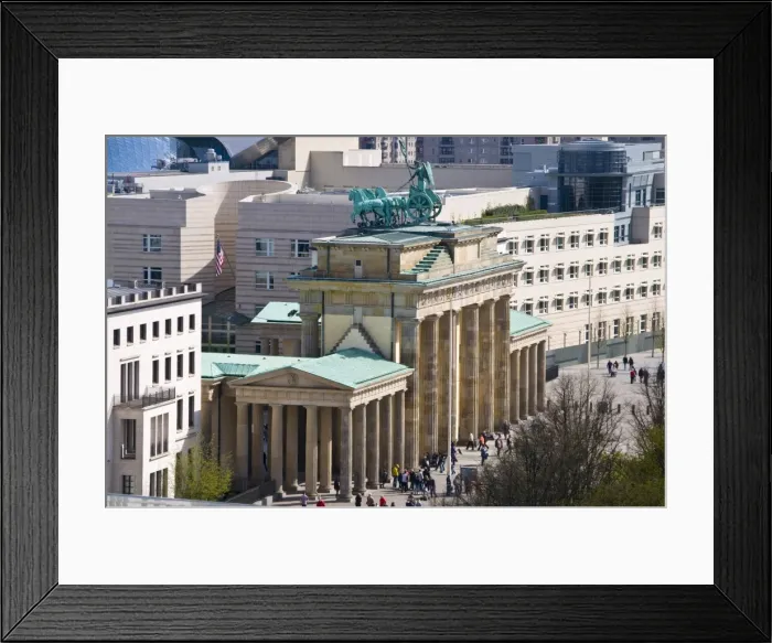 Framed Print : The Brandenburger Tor (Brandenburg Gate) and the Quadriga, Berlin, Germany, Europe Framed Print : The Brandenburger Tor (Brandenburg Gate) and the Quadriga, Berlin, Germany, Europe