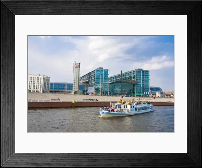 Framed Print : The railway station, Lehrter Bahnhof seen from the Spree in the center of Berlin Framed Print : The railway station, Lehrter Bahnhof seen from the Spree in the center of Berlin