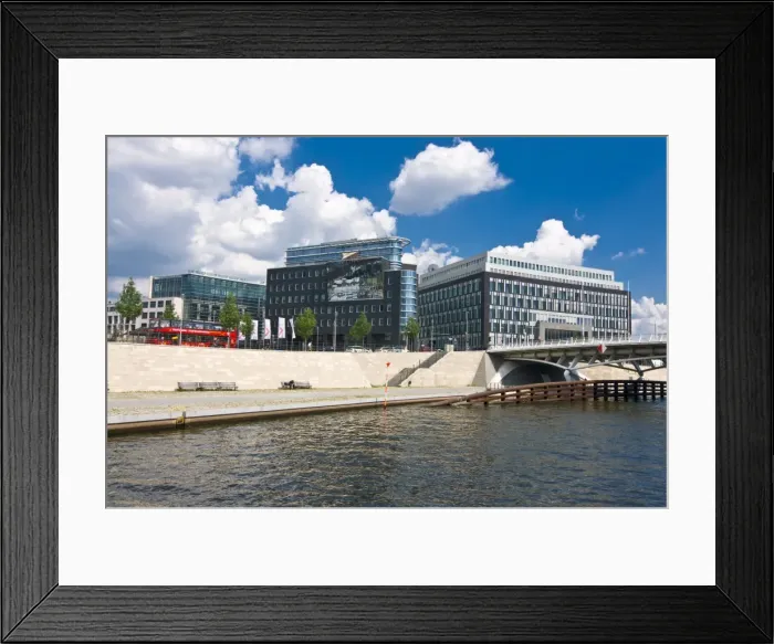 Framed Print : The railway station (Lehrter Bahnhof) seen from the Spree in the center of Berlin Framed Print : The railway station (Lehrter Bahnhof) seen from the Spree in the center of Berlin