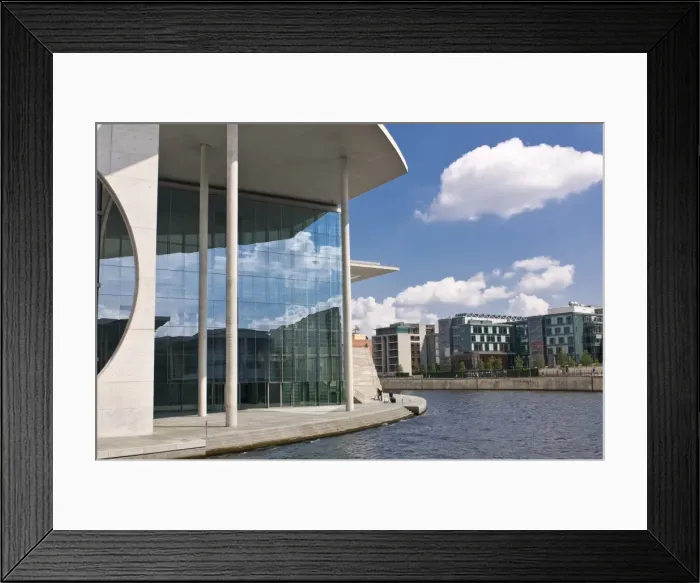 Framed Print : The Paul-Lubbe parliament house in front of the railway station, Lehrter Bahnhof Framed Print : The Paul-Lubbe parliament house in front of the railway station, Lehrter Bahnhof