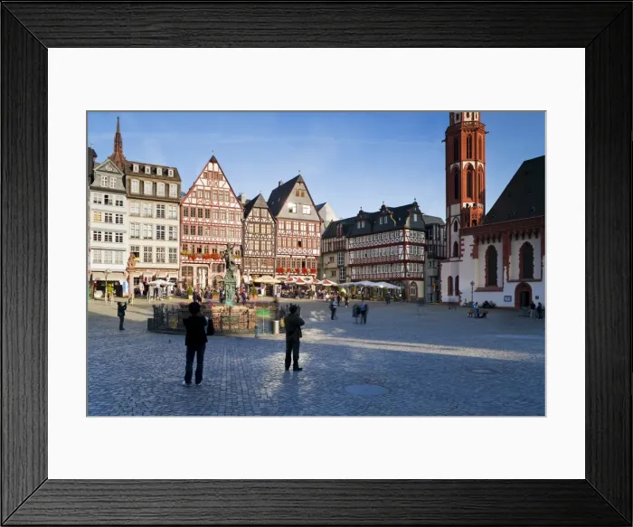 Framed Print : Reconstructed half-timbered buildings and the Gerechtigkeitsbrunnen statue in Romerberg Square