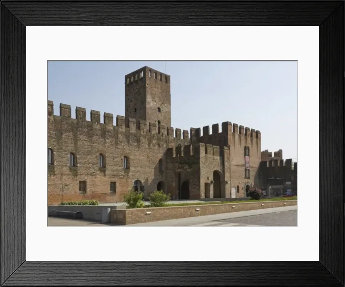 Framed Print : The fortified gateway in the walls of the medieval town of Montagnana, Veneto Framed Print : The fortified gateway in the walls of the medieval town of Montagnana, Veneto
