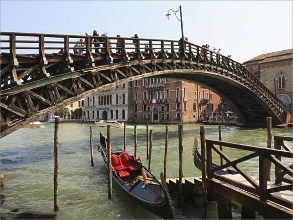 Accademia Bridge, Grand Canal, Venice, UNESCO World Heritage Site, Veneto, Italy, Europe