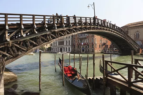 Accademia Bridge, Grand Canal, Venice, UNESCO World Heritage Site, Veneto, Italy, Europe