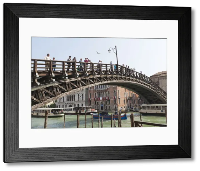Framed Print : The wooden Accademia Bridge over the Grand Canal, Venice, UNESCO World Heritage Site Framed Print : The wooden Accademia Bridge over the Grand Canal, Venice, UNESCO World Heritage Site