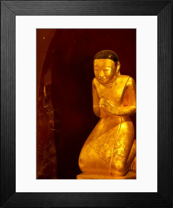 Framed Print : Statue at the base of the original Bagan-style standing golden Buddha statue which faces South Framed Print : Statue at the base of the original Bagan-style standing golden Buddha statue which faces South