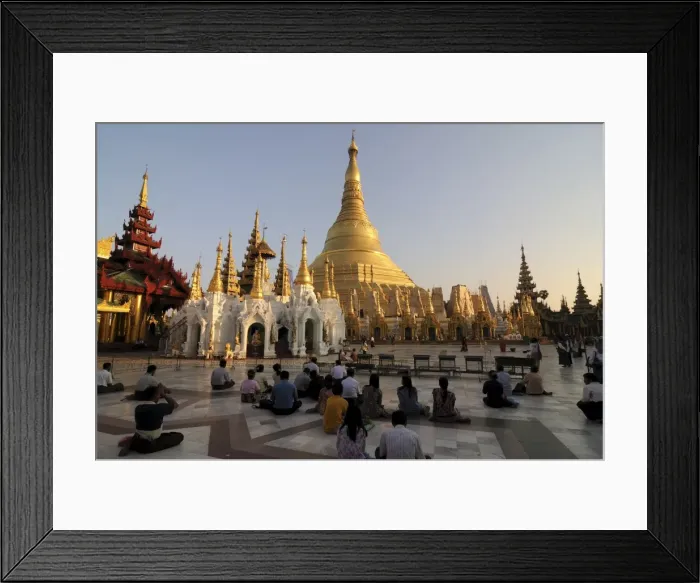 Framed Print : World famous Shwedagon Paya, Yangon (Rangoon), Myanmar, Asia Framed Print : World famous Shwedagon Paya, Yangon (Rangoon), Myanmar, Asia