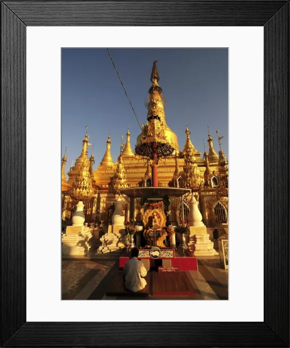 Framed Print : Shwesandaw Pagoda in Pyay, Myanmar, Asia Framed Print : Shwesandaw Pagoda in Pyay, Myanmar, Asia