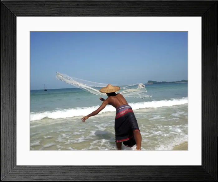 Framed Print : Fisherman throwing his net, Ngapali, Myanmar, Asia Framed Print : Fisherman throwing his net, Ngapali, Myanmar, Asia