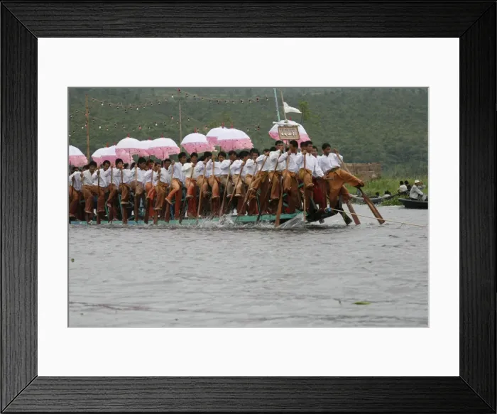 Framed Print : Phaung-Daw U festival, Inle Lake, Myanmar, Asia Framed Print : Phaung-Daw U festival, Inle Lake, Myanmar, Asia