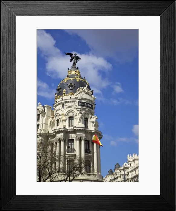 Framed Print : Spring sunshine on the Metropolis Building, Gran Via, Madrid, Spain, Europe Framed Print : Spring sunshine on the Metropolis Building, Gran Via, Madrid, Spain, Europe