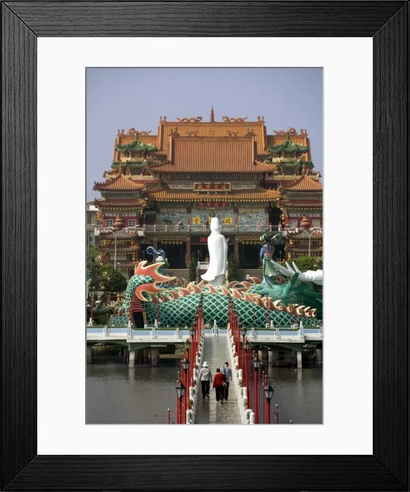 Framed Print : Dragon statue and Chi-Ming Tang pagoda, Lotus pond, Kaohsiung, Taiwan, Asia Framed Print : Dragon statue and Chi-Ming Tang pagoda, Lotus pond, Kaohsiung, Taiwan, Asia