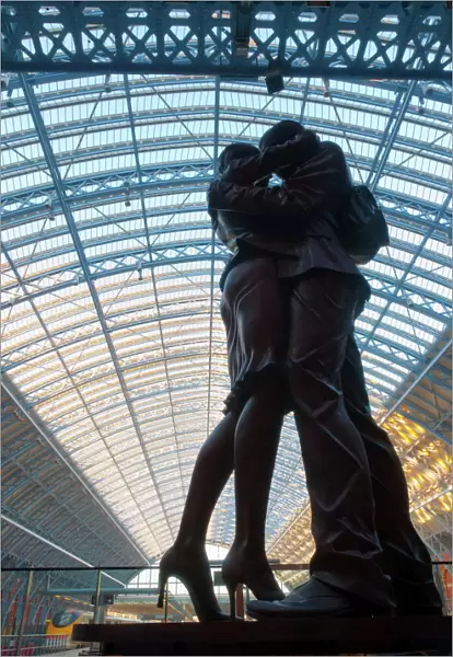 The Meeting Place, bronze sculpture by Paul Day, St. Pancras Station, London