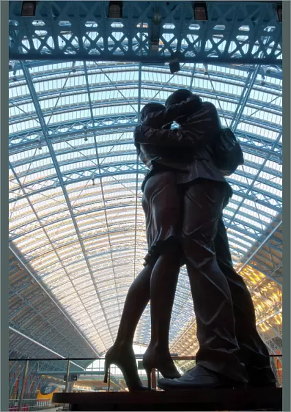 The Meeting Place, bronze sculpture by Paul Day, St. Pancras Station, London
