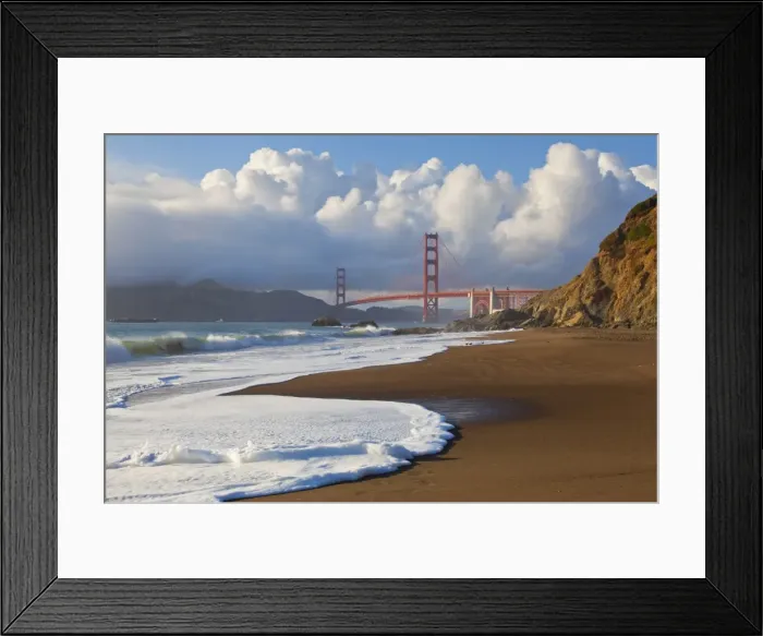 Framed Print : The Golden Gate Bridge, linking the city of San Francisco with Marin County Framed Print : The Golden Gate Bridge, linking the city of San Francisco with Marin County