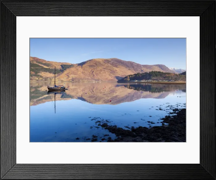 Framed Print : Picturesque tranquil Loch Leven with sailing boat and reflection from Glen Coe village Framed Print : Picturesque tranquil Loch Leven with sailing boat and reflection from Glen Coe village