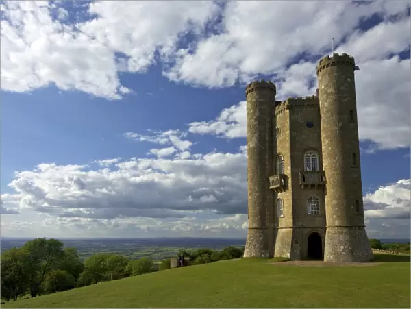 Broadway Tower in evening spring sunshine, Worcestershire, Cotswolds, England