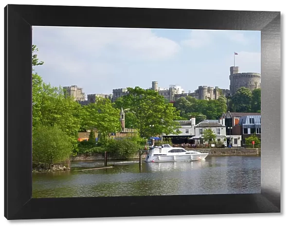 River Thames and Windsor Castle, Windsor, Berkshire, England, United Kingdom, Europe