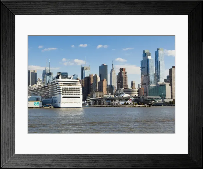 Framed Print : View of Midtown Manhattan across the Hudson River, Manhattan, New York City Framed Print : View of Midtown Manhattan across the Hudson River, Manhattan, New York City