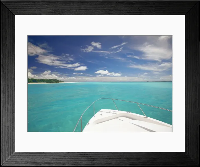 Framed Print : Speedboat arriving in Tropical beach, Maldives, Indian Ocean, Asia Framed Print : Speedboat arriving in Tropical beach, Maldives, Indian Ocean, Asia