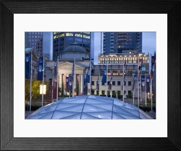 Framed Print : The dome of the Ice Rink and Vancouver Art Gallery at night, Robson Square Framed Print : The dome of the Ice Rink and Vancouver Art Gallery at night, Robson Square