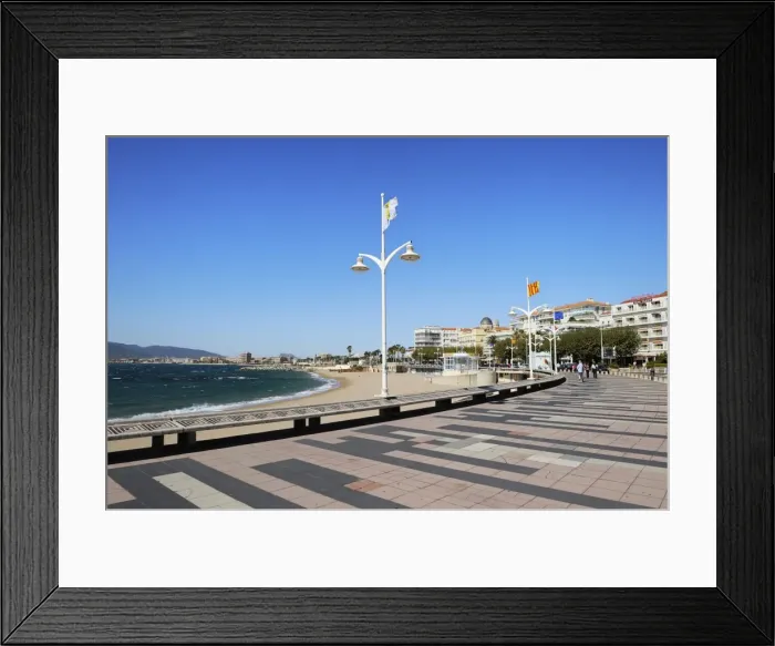 Framed Print : Plage Beaurivage (beach), viewed from General De Gaulle Boulevard, St. Raphael Framed Print : Plage Beaurivage (beach), viewed from General De Gaulle Boulevard, St. Raphael