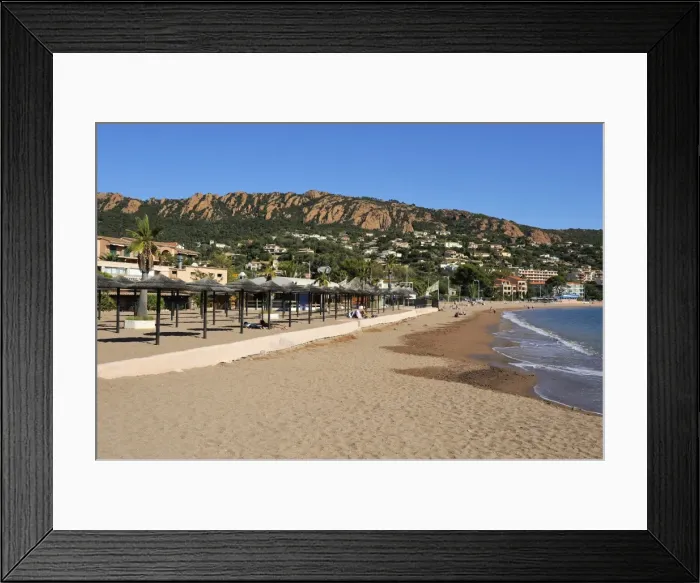 Framed Print : Beach with the Esterel Corniche mountains in the background, Agay, Provence Framed Print : Beach with the Esterel Corniche mountains in the background, Agay, Provence