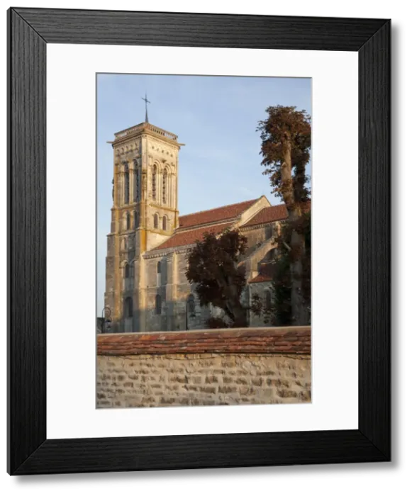 Framed Print : West tower from the southeast, Vezelay Abbey, UNESCO World Heritage Site Framed Print : West tower from the southeast, Vezelay Abbey, UNESCO World Heritage Site