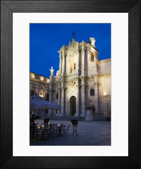 Framed Print : The Duomo at dusk, Piazza Del Duomo, Siracusa, Sicily, Italy, Europe Framed Print : The Duomo at dusk, Piazza Del Duomo, Siracusa, Sicily, Italy, Europe