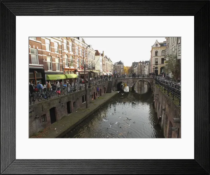 Framed Print : The busy Vismarkt shopping street runs along the Oudegracht canal in Utrecht Framed Print : The busy Vismarkt shopping street runs along the Oudegracht canal in Utrecht