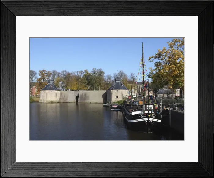 Framed Print : The Spinola boat is docked in front of the Spanish Gate (Spanjaardsgat) by the harbour of Breda Framed Print : The Spinola boat is docked in front of the Spanish Gate (Spanjaardsgat) by the harbour of Breda