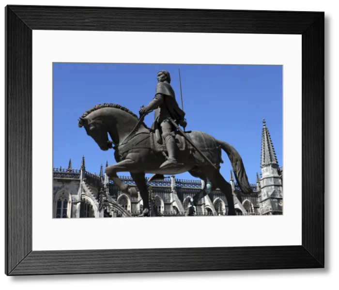 Framed Print : Nuno Alvares Pereira statue, Battle of Ajubarrota victor in 1385, at Batalha Abbey Framed Print : Nuno Alvares Pereira statue, Battle of Ajubarrota victor in 1385, at Batalha Abbey