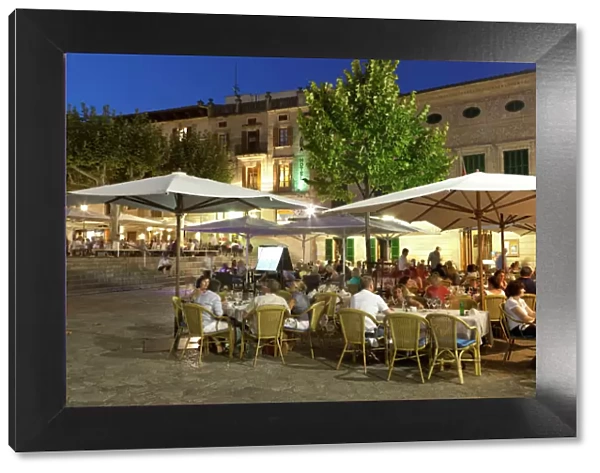 Restaurants in the Plaza Mayor, Pollenca (Pollensa), Mallorca (Majorca)