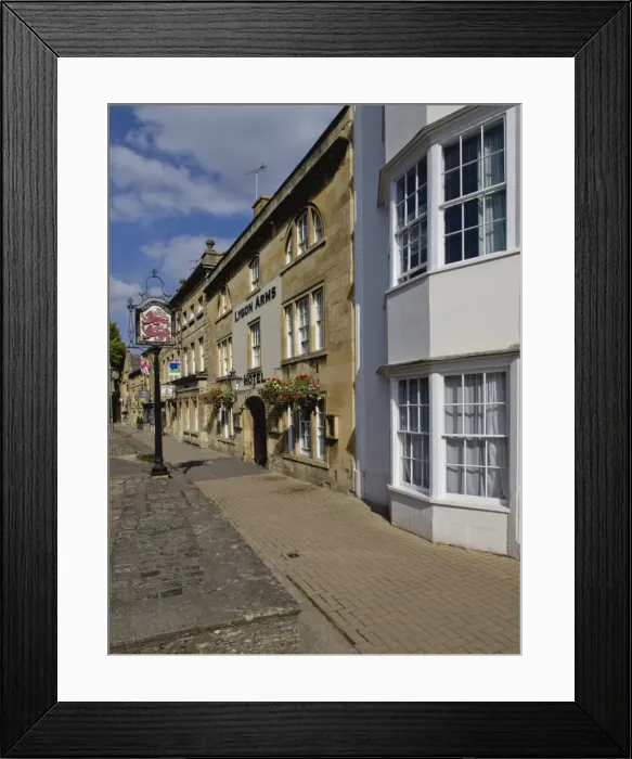 Framed Print : High Street, Chipping Campden, Gloucestershire, The Cotswolds, England Framed Print : High Street, Chipping Campden, Gloucestershire, The Cotswolds, England