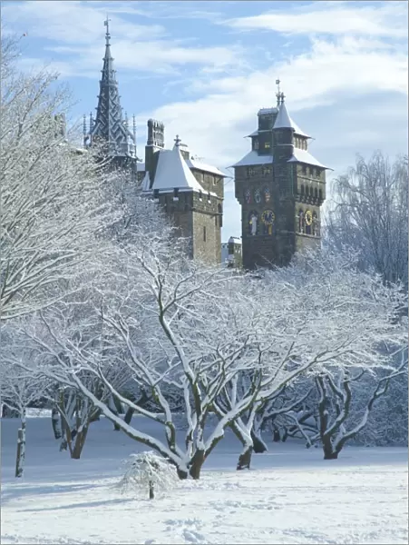 Cardiff Castle in snow, Bute Park, South Wales, Wales, United Kingdom, Europe