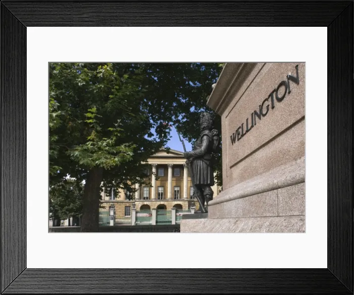 Framed Print : View from the Wellington Memorial to Apsley House, the London home of the Duke of Wellington Framed Print : View from the Wellington Memorial to Apsley House, the London home of the Duke of Wellington
