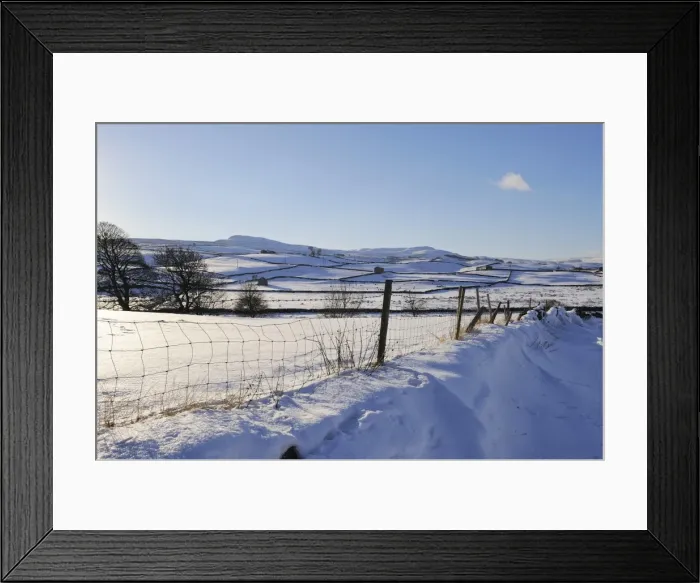 Framed Print : Winter view of snow covered fields, Wensleydale, Yorkshire Dales National Park Framed Print : Winter view of snow covered fields, Wensleydale, Yorkshire Dales National Park