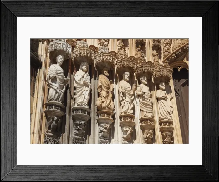 Framed Print : Apostles on the doorway of Batalha Abbey (Mosteiro de Santa Maria da Vitoria)