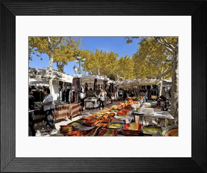 Framed Print : Market stalls, St. Tropez, Var, Provence, Cote d Azur, France, Europe