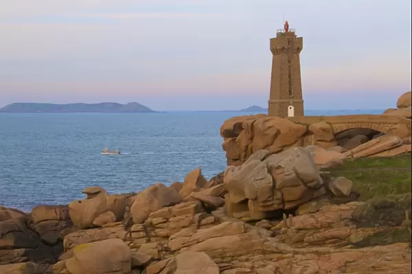 Men Ru lighthouse, Ploumanach, Cote de Granit Rose (Pink Granite Coast)