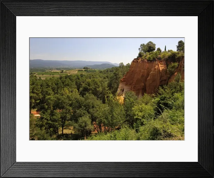 Framed Print : Red ochre rock at Roussillon, Parc Naturel Regional du Luberon, Vaucluse Framed Print : Red ochre rock at Roussillon, Parc Naturel Regional du Luberon, Vaucluse