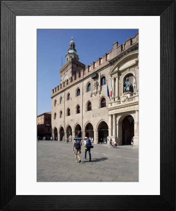 Framed Print : Palazzo D Accursio (Palazzo Comunale) (Town Hall), Piazza Maggiore Framed Print : Palazzo D Accursio (Palazzo Comunale) (Town Hall), Piazza Maggiore