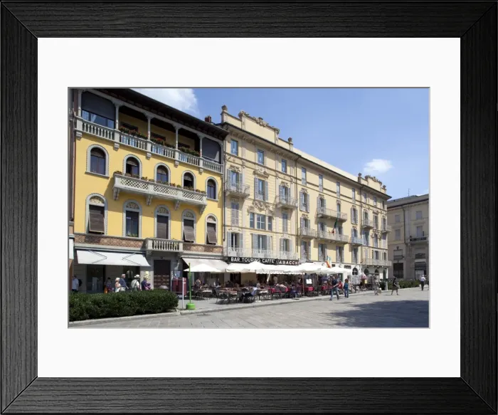 Framed Print : Restaurants and cafes, Piazza del Duomo, Como, Lake Como, Lombardy, Italian Lakes Framed Print : Restaurants and cafes, Piazza del Duomo, Como, Lake Como, Lombardy, Italian Lakes