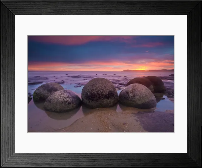 Framed Print : Moeraki Boulders, Otago, South Island, New Zealand, Pacific Framed Print : Moeraki Boulders, Otago, South Island, New Zealand, Pacific