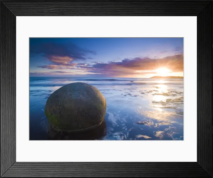 Framed Print : Moeraki Boulders, Otago, South Island, New Zealand, Pacific Framed Print : Moeraki Boulders, Otago, South Island, New Zealand, Pacific