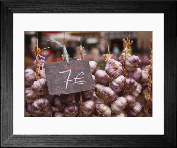 Framed Print : Garlic on sale at a market in Tours, Indre-et-Loire, Centre, France, Europe Framed Print : Garlic on sale at a market in Tours, Indre-et-Loire, Centre, France, Europe