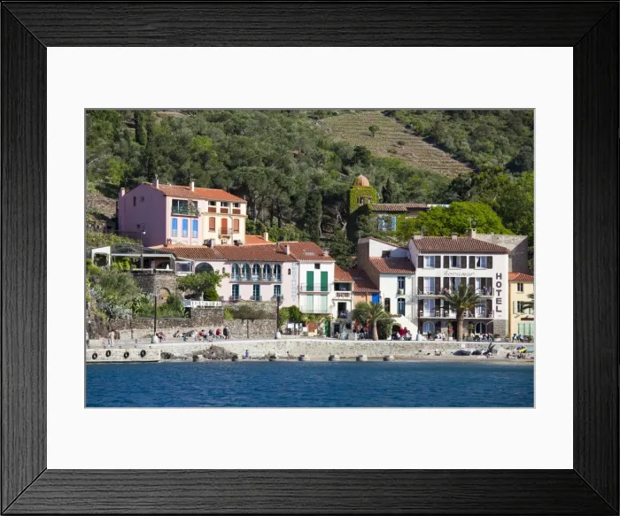 Framed Print : A view of houses and the beach at Collioure, Cote Vermeille, Languedoc-Roussillon, France, Europe Framed Print : A view of houses and the beach at Collioure, Cote Vermeille, Languedoc-Roussillon, France, Europe
